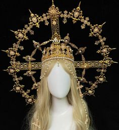 Skeleton Throne, Angel Halloween Costume Ideas, Angel Halloween Costume, Doll Magazine, Angel Halloween Costumes, Angel Halloween, Fantasy Crown, Outfits To Draw, Goddess Outfit