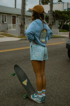 Summer Surf Outfit, Surf Skate Style Outfits, Surfer Core Outfits, Beachy Granola Aesthetic Outfits, Pnw Aesthetic Outfits Summer, Surfer Skater Aesthetic, Surf Style Aesthetic, Granola Girl Beach Outfit, Surfer Girl Outfits Summer