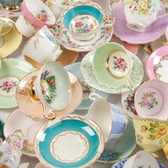 an assortment of tea cups and saucers