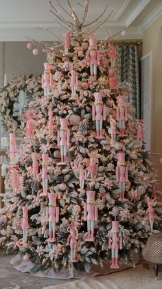 Transform your home into a winter wonderland with pink Christmas decor ideas. Perfect for a magical holiday look. Pastel Christmas, Christmas Inspo