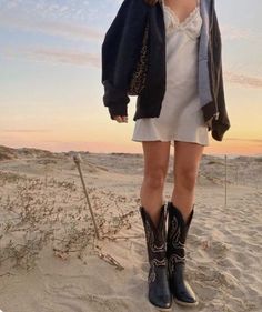 Girls Boots Outfit, Black Cowgirl Boots Outfit, Summer Boots Outfit, Cowboy Boot Outfits, Slip Dress Outfit, Black Cowgirl Boots, Cowgirl Boots Outfit, Dresses With Cowboy Boots, Cowboy Shoes