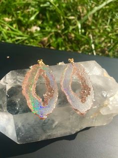 These gold holographic color shifting earrings are absolutely stunning. They are a transparent gold at a certain angle and then as soon as they shift they show a beautiful gold sparkly rainbow. They are lightweight and won't bother your ears compared to regular heavy stone *Last photo is a different color but shows the clip on option Matching necklace available, link below https://www.etsy.com/listing/856577326/holographic-geode-pendant-made-with?ref=listings_manager_grid Please note the color i Clear Pierced Jewelry For Party, Iridescent Pierced Drop Earrings, Iridescent Drop Earrings For Jewelry Making, Iridescent Drop Earrings With Matching Jewelry, Iridescent Pierced Earrings As Gift, Iridescent Drop Earrings Jewelry Set, Iridescent Drop Earrings With Matching Jewelry Set, Unique Iridescent Earrings, Unique Iridescent Pierced Earrings