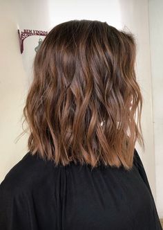 Popular 2023 Hairstyles, Short Brown Hair With Babylights, Light Brown Hair Short Haircut, Light Brown Hair Color Short Hair, Short Brown Hair 2023, Short Hairstyle Women Light Brown, Short Hair Dye Ideas Brown, Light Brunette Short Hair, Shoulder Length Hair Brown Highlights