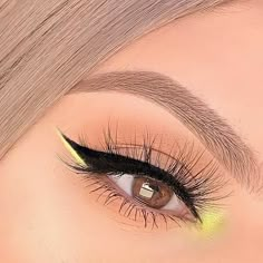 #make #maquiagem #makegringa #delineado #delineadocolorido #maquiagem2022 #moda #mulher #colorido Pinterest Makeup, Colorful Eye Makeup, Edgy Makeup, Makeup Eye Looks