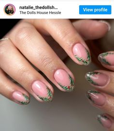 Pink Christmas Nail, Festive Holiday Nails, Winter Nail Ideas, Magic Nails, Festive Nail Art, Pink Manicure, Holiday Nail Designs, Nail Shimmer, Nail Colors Winter