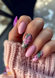 Fresh and serene, these light pink and turquoise ombre nails with delicate flower detailing are like a breath of spring air for your fingertips. #OmbreNails #SpringNailArt #FloralDesigns Turquoise Ombre Nails, Turquoise Ombre, Green Floral Design, Painting Colors, Spring Air, Inspired Nails