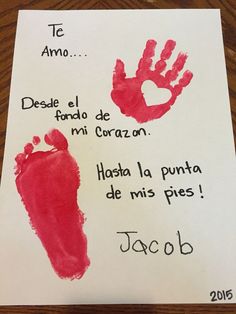 a child's hand and foot print on a piece of paper with spanish writing