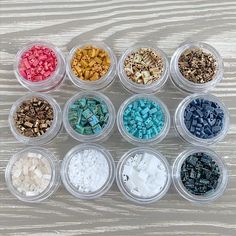 a bunch of different colors of beads in plastic containers Beachy Colors, Tila Beads, Loom Bracelet Patterns, Bead Storage, Beaded Bracelets Tutorial, Loom Pattern, Buy Bead, Bracelet Kits, Color Kit