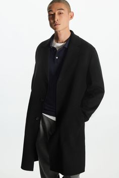 Designed for a relaxed fit, this double-faced coat is crafted from a responsibly sourced wool blend. It's tailored with notch lapels, slanted welt pockets and a single vent for ease of movement, and has a neat three-button closure.- Internal hanger loop- Certified according to the Responsible Wool Standard, to protect the welfare of the sheep and their environment60% RWS Wool, 40% TENCEL™ Lyocell / Dry clean onlyBack length of size EU 48 is 104cm