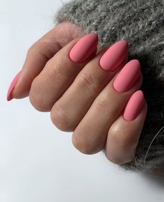 Natural Pink Nails, Slim Hands, Almond Nail Ideas, Pink Nail Ideas, Matted Nails, Oval Nails Designs, Light Clothes, Matte Pink Nails, Pink Ombre Nails