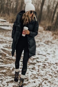 Freezing Temps Holding A Cup Of Coffee, Winter Outfits Snow, Winter Mode Outfits, Winter Outfits Cold, Snow Outfit, Cute Winter Outfits, Cold Weather Outfits, Winter Outfits For Work, A Cup Of Coffee