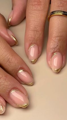 #hold #nails #gold Milky Nails, Nagellack Trends, Nagel Tips, Casual Nails, Short Acrylic Nails Designs, Silver Nails, Fire Nails