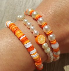 Clay Bead Inspo Summer, Cute Bracelet Clay Bead Idea, Preppy Bracelet Ideas Seed Beads, Cheap Colorful Beaded Bracelets For Beach Season, Ideas For Making Bracelets, Diy Polymer Clay Bracelet, Cute Bracelet Inspo Clay Beads, Clay Bead Bracelet Aesthetic, Braslets Designs