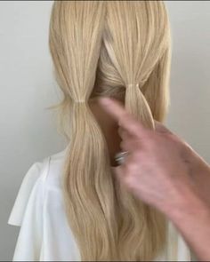 Amazing Trendy Hairstyle on Instagram Long Hair Updos Easy, Up Hairstyles For Work, Hairstyles Daily, Quick Work Hairstyles, Claire Hair, Prom Styles, Easy Updos For Long Hair, Hair Tricks, Long Hair Ponytail