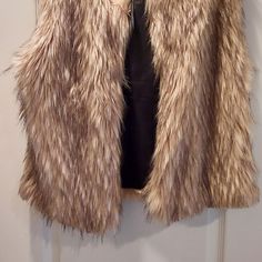 New With Tags Crop Vest, Cropped Vest, Faux Fur Vest, Faux Fur Vests, Fur Vest, Faux Fur, Jackets & Coats, Jackets For Women, Tags