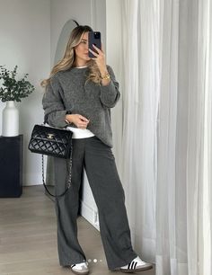 Oversized Jumper Outfit, Grey Jumper Outfit, Outfits Professional, Classy Pants, Professional Workwear, Interview Outfits, Trousers Outfit, Cute Work Outfits, Jumper Outfit