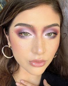 Makeup Inspiration Colorful, Mermaid Wedding Makeup, Eyeshadow Inner Corner, Aura Eyeshadow, Maximalist Makeup, Abstract Makeup, White Eyeshadow