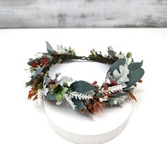 🌿Beautiful headcrown of different artificial greens, small flowers. For brides, for woodland elfs and others! Thematic: late fall, winter. Long term investment , that will be great for different occasions of life: bridal crown, batchelorette party accessory, as  festival accent and more. 🌿Artificial or faux flowers crowns are more resistant than dried plants crowns, for example. 🌿Colors: eucalyptus green, gray, green, red, white brown. 🌿Contains: artificial greens in variations, different pl Forest Crown, Dried Plants, Eucalyptus Green, Green Accessories, Dry Plants, Meadow Flowers, Woodland Garden, Late Fall, Felt Material