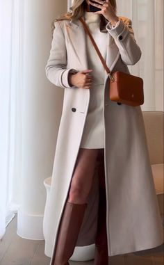 Formal Clothes Women, Hairstyles Old Money, Business Outfit Women, Long Coat Outfit, Leather Boots Brown, Colors Outfit, Outfit Pics, Aesthetic 2024, Formal Clothes