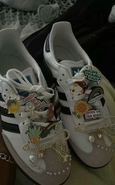 Pins On Sambas, Decorated Sambas Adidas, Diy Sambas, Sambas With Pins, Decorated Sambas, Apperal Fashion, Shoes Charm, Shoe Rotation, Sambas Adidas