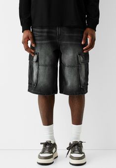 Bershka BAGGY - BERMUDA - Jeans Shorts - black Short Cargo, Max Fashion, Baggy Shorts, Bermuda Jeans, Jeans Cargo, Short En Jean, Baggy Jeans, Black Denim Shorts, Nike Sportswear