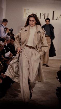 Early 90s Fashion, 90s Fashion Women, Look Office, Effortlessly Chic Outfits, Ralph Lauren Style, 90s Fashion Outfits, Cindy Crawford, Fashion Mistakes