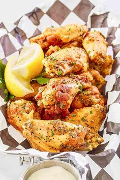 Wings Lemon Pepper, Crispy Fried Chicken Wings, Lemon Pepper Sauce, Pepper Sauce Recipe, Lemon Pepper Wings, Chicken Shawarma Recipe, Chicken Wing Sauces, Shawarma Recipe, Crock Pot Recipe