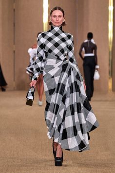 Balmain Fall 2024 Ready-to-Wear Collection | Vogue Moda Paris, Pierre Balmain, Print Trends, Gingham Dress, Trending Dresses, Couture Fashion