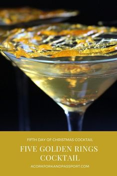 Five Golden Rings Cocktail | A gold cocktail made with  Winter Jack, apple cider, and orange bitters, with a spun sugar gold topping. #christmascocktail #holidaycocktail #JackDaniels #cocktail #12daysofchristmas #uniquecocktails #fivegoldenringscocktail Chocolate Straws, Holiday Margaritas, Festive Cocktail Recipes, Festive Holiday Cocktails, Five Golden Rings, Kid Friendly Drinks, Orange Bitters, Hot Cocktails, Spun Sugar