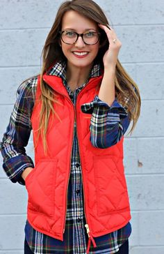 finding beautiful truth: flannel & a quilted vest Trendy Vest, Red Vest, Winter Mode, Sport Chic, Boutique Fashion, Sleeveless Jacket, Vest Outfits, Brunettes