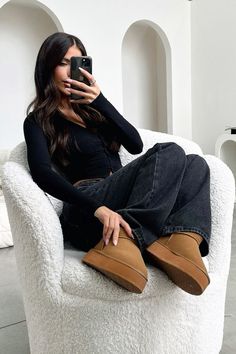 Winter Outfits With Platform Boots, Platform Boot Outfit Ideas, Cute Fall Outfits Aesthetic Casual, Light Suede Boots Outfit, Fall Cozy Aesthetic Outfits, Black Boots With Tights, Sf Outfit San Francisco Fall, Outfit 2024 Fall, Fall Fits With Uggs