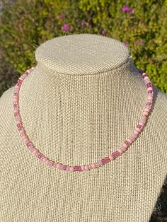 "This pink \"sugared love\" necklace is so pretty and dainty. Perfect for you or a loved one 💗  customized length** (14-18 inches) Materials  -beading wire  -gold spring clasp -crimp beads  -jump rings  -6/0 glass seed beads  Made with love <3" Bead Seed Necklace, Seed Beads Necklaces, Pink Beaded Necklace Aesthetic, Aesthetic Bead Necklaces, Beaded Bracelets And Necklaces, Beaded Jewelry Pink, Pink Necklace Beaded, Cute Necklaces Beads, Pink Beaded Choker