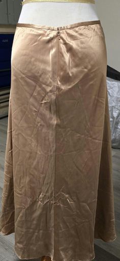 Vintage Ralph Lauren Copper silk skirt. Size 8. Pre loved but no flaws. Free Shipping! Ralph Lauren Vintage, Womens Skirts, Vintage Ralph Lauren, Silk Skirt, Tier Skirt, Chicago Il, Chicago, Ralph Lauren, Copper