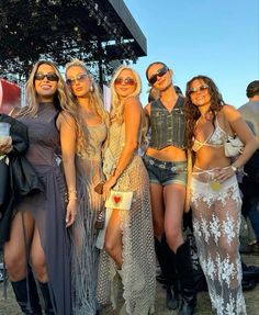 Bonnaroo Outfits, Coachella Fits, Lollapalooza Outfit, Rave Fit, Boho Festival Outfit, Festival Outfit Inspiration, Festival Aesthetic, Rave Fits