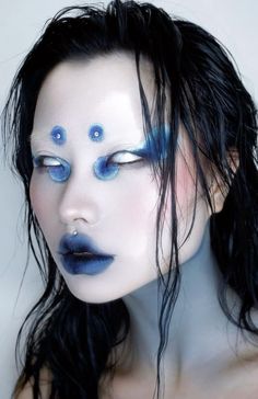 Blue Face Makeup Looks, Blue Makeup Halloween, Face Looking Up, White Blue Makeup, Ghostly Fashion, Scifi Makeup, Drag Makeup Ideas, White Halloween Makeup, Futuristic Makeup Looks