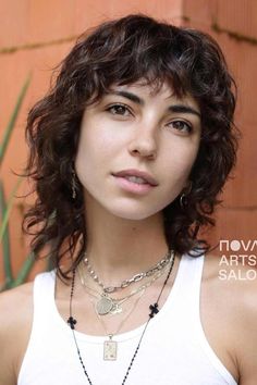 Collarbone Shag Haircut, Mid Length Shag, Natural Perm, Wavy Mid Length Hair, Corte Shaggy, Curly Shag Haircut, Glamour Uk, Shag Hairstyles, Wolf Cut