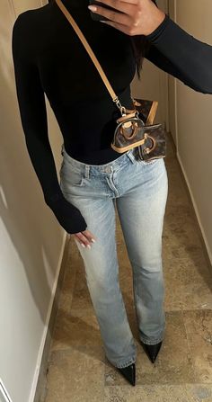 Winter Outfits Black Women Classy, Jean And Heels Outfit Casual, Birthday Looks Outfit Classy Winter, Jeans And Heels Outfit Aesthetic, High Heel Jeans Outfit, Heals And Jeans Outfits Going Out, Womens Conservative Outfits, Fancy Jeans Outfit Classy, Fall Outfits For Night Out