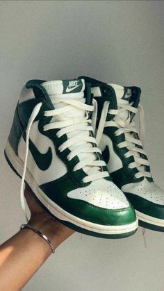 Jordan Green, Sneaker Outfits, Dr Shoes, Jordan Shoes Girls, All Nike Shoes, Cute Nike Shoes, Fresh Shoes, Cute Sneakers, Dunk High