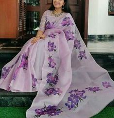 Floral Print Sarees, Purple Saree, Simple Kurta Designs, Hand Painted Clothing, Fabric Painting On Clothes, Hand Painted Sarees