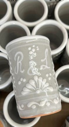 there are many cups that have designs on them