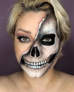 Skeleton Makeup Realistic, How To Paint Your Face Like A Skeleton, Pretty Skull Makeup Halloween, Realistic Skull Makeup, Creepy Skeleton Makeup, Horror Makeup Looks, Half Skeleton Makeup, Makeup Halloween Ideas, Skull Makeup Halloween