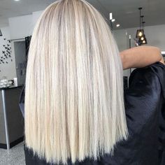 Ice Blonde Hair, Underlights Hair, Icy Blonde Hair, Diy Hair Color, Ash Blonde Hair, Balayage Hair Blonde, Blonde Hair Looks, Hair Shades