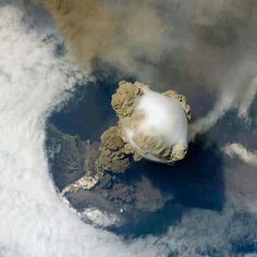 NASA captures a Guatemala volcano erupting from space Erupting Volcano, Volcanic Eruption, World Globes, Natural Phenomena, Aerial View