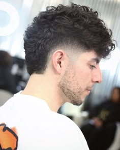 Short Curly Hair with Low Fade Taper Fades With Long Hair, Mens Wide Mohawk Fade Haircut, Low Burst Fade Mohawk Curly Hair, Hairstyles For Short Hair Men Fade, Burst Fade Haircut Wavy Hair, Low Taper Mohawk, Seven Haircut Man, Burst Fade Messy Hair, Burst Fade With Curly Hair