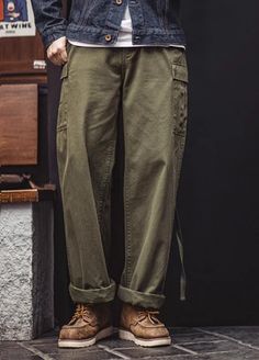 American Retro M51 Multi-Pocket Military Tactical Men's Trousers | Harmony Gallery Green Trousers Outfit, Trousers Outfit Men, Army Outfit, Japanese Mens Fashion, Army Green Pants, New Balance Outfit, Army Pants, Mens Fashion Classic, Military Tactical