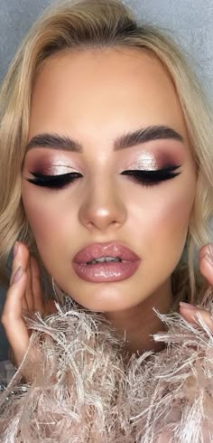 Machiaj Smokey Eyes, Glam Bride Makeup, Rose Gold Eye Makeup, Wedding Eyes, Rose Gold Eyeshadow, Glam Wedding Makeup, Gold Eye Makeup