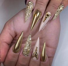 Fake Nails Long, Nails Yellow, Gold Nail Designs, Diy Nail Art, Nail Forms, Stick On Nails, Bling Nails, Rhinestone Designs, Gold Nails