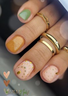 Short Nails Shellac Summer, Earth Tone Nails Designs Short, Happy Nail Designs, Boho Short Nails, Nail Graphic Design, Summer Boho Nail Ideas, August Nails Ideas Short, Shirt Nail Design Ideas, Short Nail Designs Minimal Natural