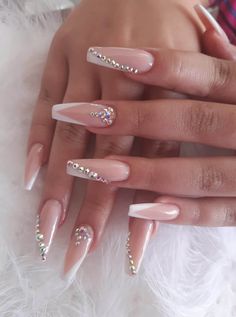 Rhinestone Nails For Wedding, French Fancy Nails, French Ombre Rhinestone Nails, Classy Gem Nails, French Tip Acrylic Nails With Jewels, Bride Nails With Rhinestones, Simple Nail Art With Stones, Acrylic Nails Ideas With Gems, Nails With Jewels Simple