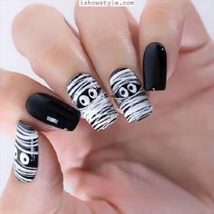 Easy Spooky Nail Designs, Mummy Nails, Diy Nails Easy, Spider Gel, Halloween Nails Diy, Holloween Nails, Halloween Nails Easy, Cute Halloween Nails, Halloween Acrylic Nails